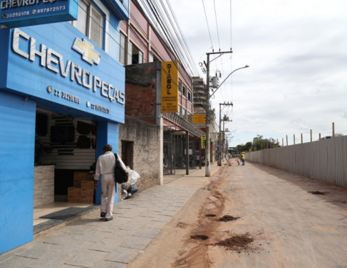 Lojas sofrem com queda nas vendas aps rompimento de dique