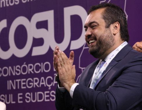 Cl&aacute;udio Castro