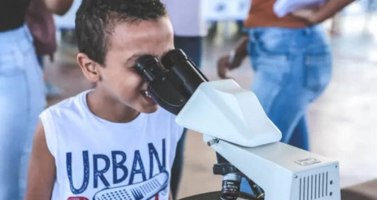 Feira de ci&ecirc;ncias na Uenf