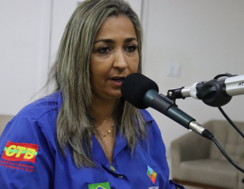 Elaine Le&atilde;o no Folha no Ar