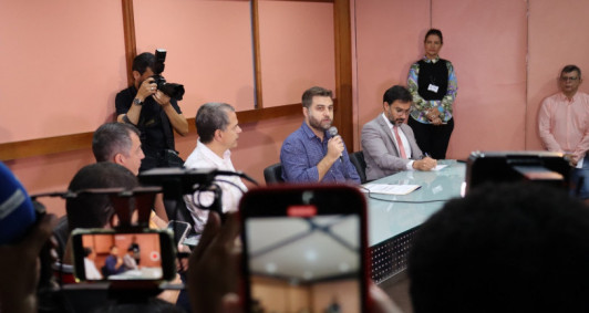 Prefeito confirma reajuste (Fotos: Genilson Pessanha)