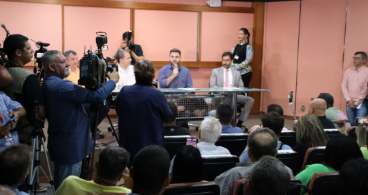 Prefeito confirma reajuste (Fotos: Genilson Pessanha)