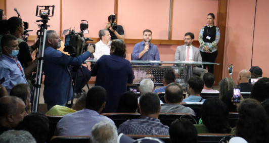 Prefeito confirma reajuste (Fotos: Genilson Pessanha)