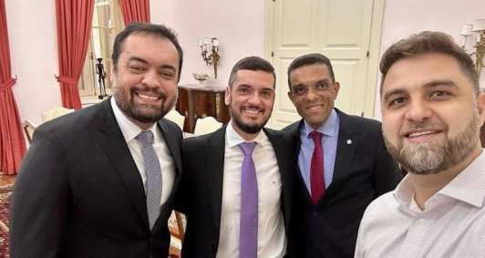 Wladimir ao lado de Castro e Bacellar 