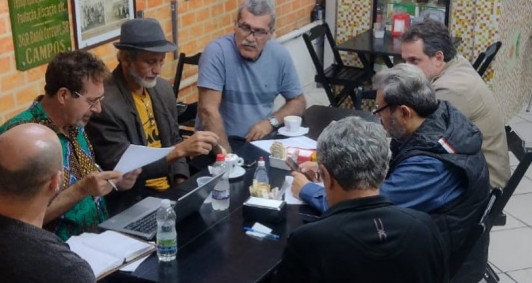 Reuniões do movimento SOS Ao Livro Verde, no interior da livraria. 