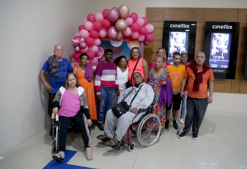 Residentes da Irm&atilde;os da Solidariedade no Cineflix