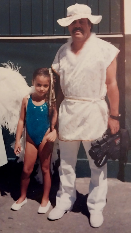 Tamires, ainda crian&ccedil;a, com o pai