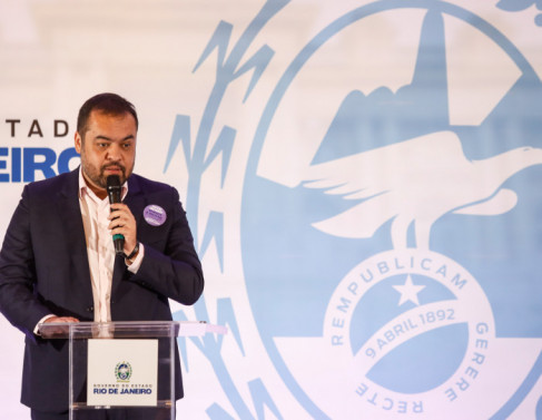 Cl&aacute;udio Castro governador do Rio