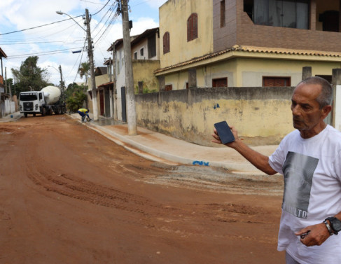 Moradores reclamam de demora em obras de ruas em Campos 
