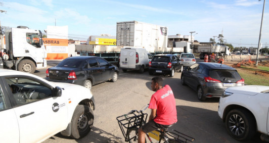 Trânsito ficou complicado nesta segunda (21)