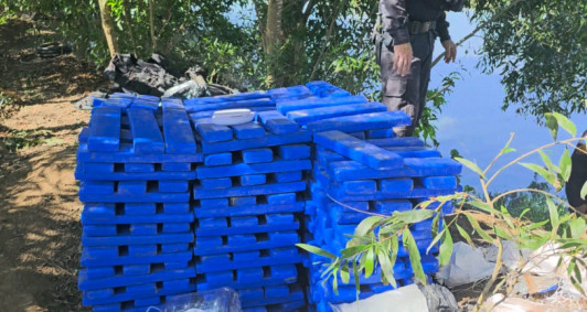 O material foi encontrado em tonéis