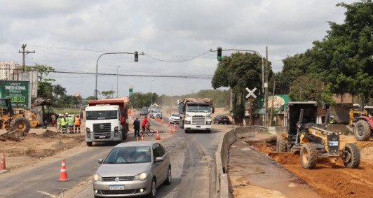 Obra afetou trnsito nas imediaes (Fotos: Genilson Pessanha)