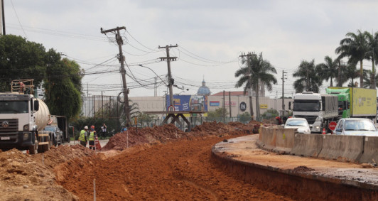Retirada de trilhos em trecho da BR 101 (Fotos: Genilson Pessanha)