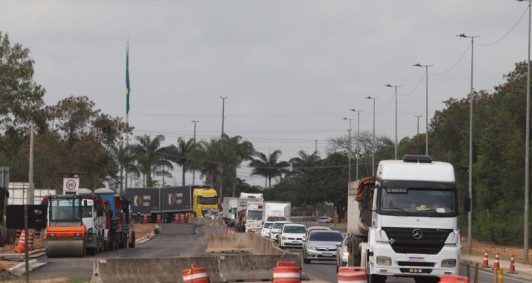 Obra afetou trnsito nas imediaes (Fotos: Genilson Pessanha)