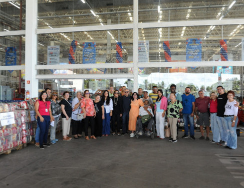 Entrega das cestas b�sicas arrecadas da Feijoada da Folha