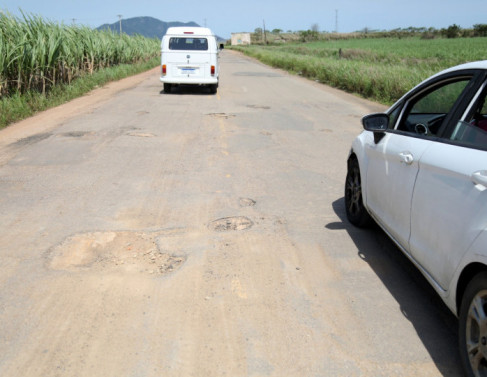 Estrada que liga Santa Cruz  Lagoa de Cima sofre com falta de conservao 