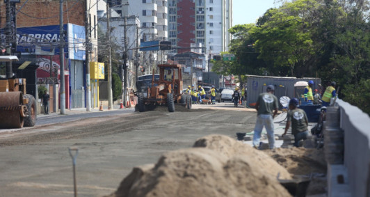 Trecho da XV de Novembro interditado (Fotos: Rodrigo Silveira)