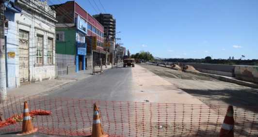 Trecho da XV de Novembro interditado (Fotos: Rodrigo Silveira)