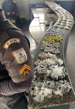 Drogas apreendidas que foram encontradas em telhado de escola municipal