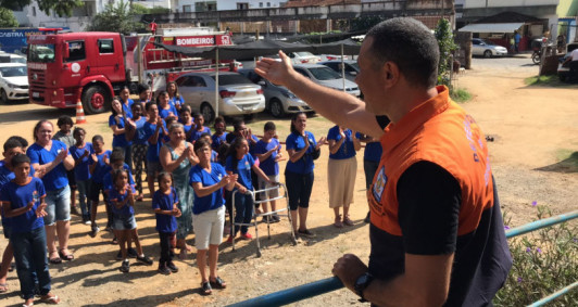 Simulado de desocupao na Apae (Fotos: Divulgao)
