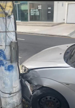 Mais um carro que colidiu em poste no munic&iacute;pio