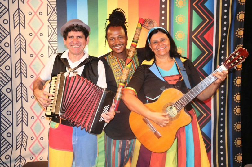 Jujuba e Ana Nogueira com convidado João Griot (ao centro)