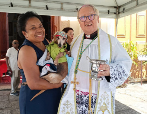 Bno aos animais pelo Dia de So Francisco