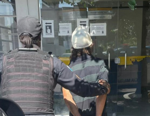 Homem preso por amea�ar ex-companheira, no J�quei 