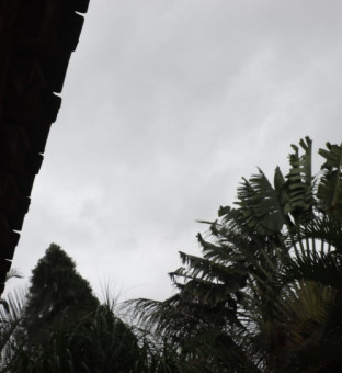 Sábado de céu encoberto em Campos