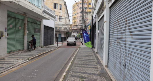 Muitas lojas estão fechadas 