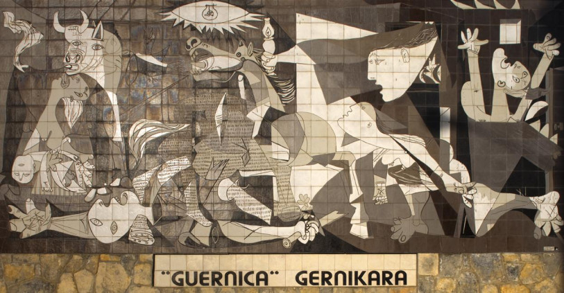 Guernica, uma das obras mais famosas de Pablo Picasso (1881–1973), pintada a óleo em 1937, é uma "declaração de guerra contra a guerra e um manifesto contra a violência". O quadro, além de ser um ícone da Guerra Civil Espanhola, é hoje um símbolo do antimilitarismo mundial e da luta pela liberdade do ser humano.