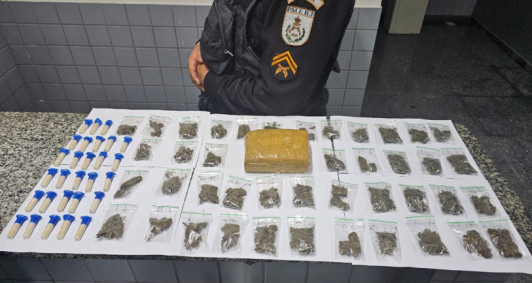 Drogas apreendidas no Jardim Carioca, em Guarus