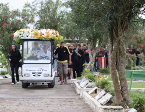 Sepultamento do empresrio Lucas Vieira