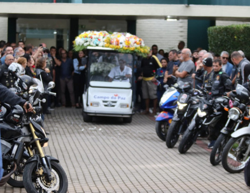 Sepultamento do empresrio Lucas Vieira