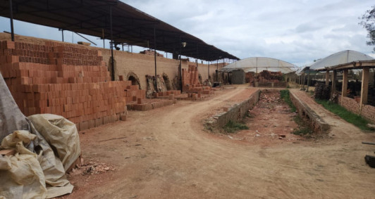 Policiais militares fiscalizam olaria em Campos