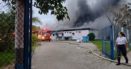 Incndio na Policlnica da PM (Foto: Rodrigo Silveira)