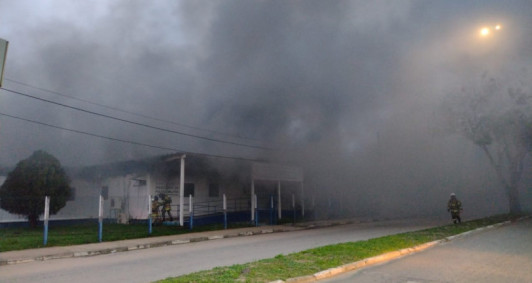 Incndio na Policlnica da PM (Foto: Rodrigo Silveira)