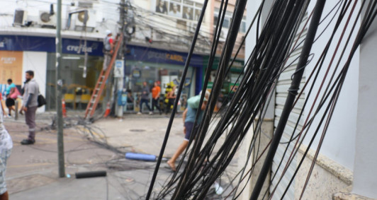 Fiao rompida no Centro (Fotos: Genilson Pessanha)