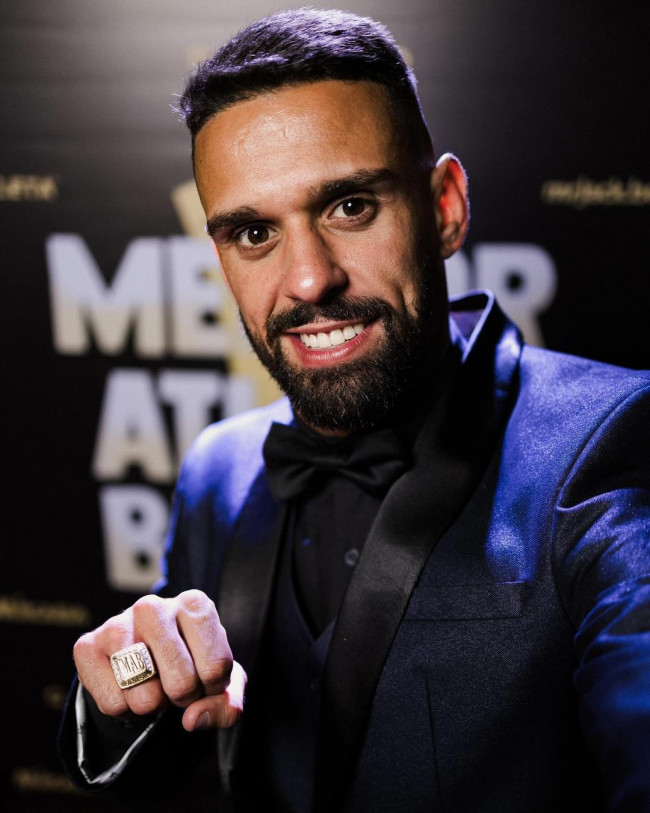 Tavinho com o anel de melhor do país