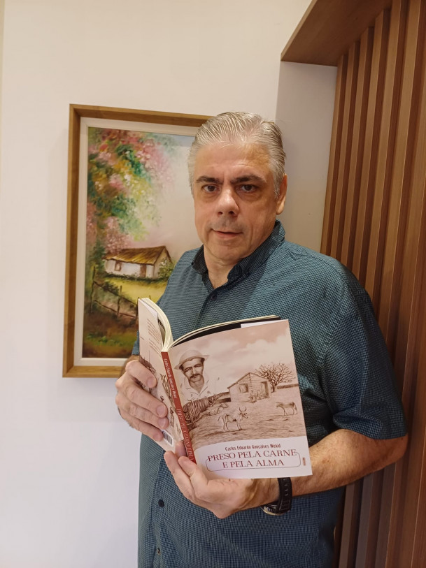 Livro foi escrito por Carlos Eduardo Gonçalves Wekid