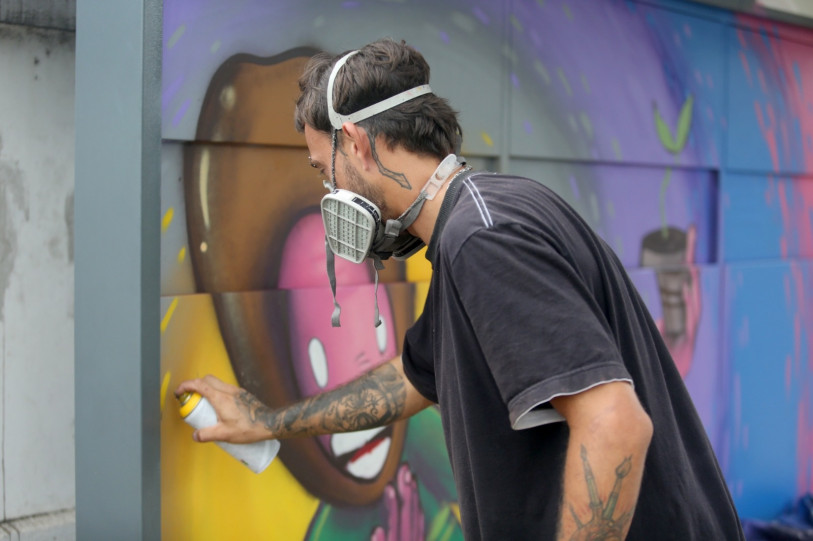 Grafites em ponto de &ocirc;nibus de Campos