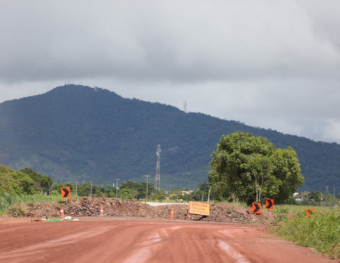 Obras na estrada dos ceramistas est�o paradas