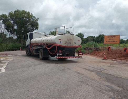 Obras na estrada dos ceramistas est�o paradas