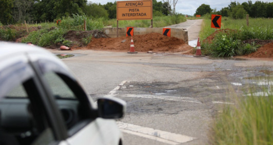 Obras na estrada dos ceramistas est&atilde;o paradas