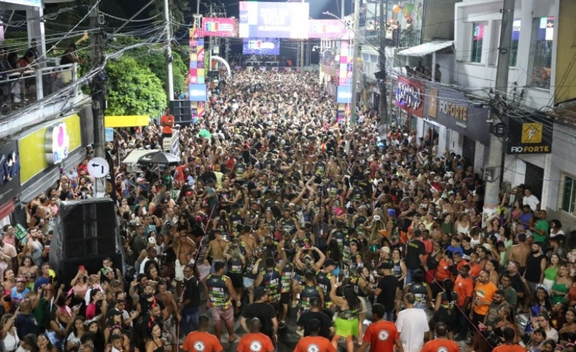 Multid&atilde;o de foli&otilde;es no Carnaval sanjoanense