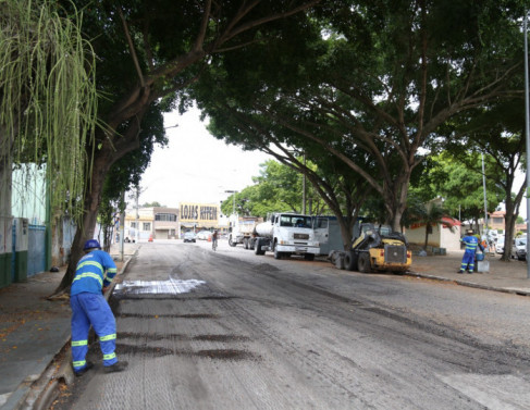 Obras de recapeamento na rea Central 