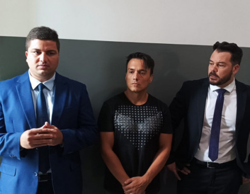 Advogados Alex Mata, o responsvel pela escola Rommel Silva e o advogado Francisco de Oliveira