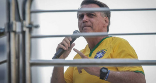 Bolsonaro durante discurso na Avenida Paulista neste domingo (25).