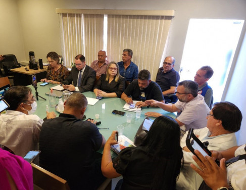 Reunio do gabinete de crise da Dengue