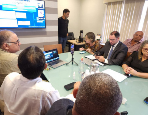 Reunio do gabinete de crise da Dengue